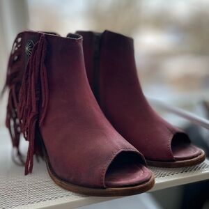 NEW Rojo Concho Fringe Open-Toe Ankle Booties Liberty Black 7.5